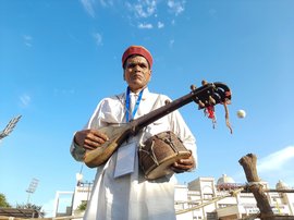 சிவப்பு காராமணியும் சோளமும் ருபாபும் காஞ்சரியும்