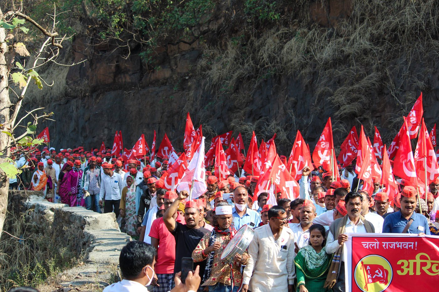 Farm workers like Vijaybai Gangorde and Tarabai Jadhav, from Nashik district, borrowed money to join the thousands of farmers coming to Mumbai to express solidarity with the Republic Day protest rallies in Delhi