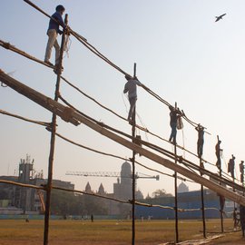 In Mumbai’s Azad Maidan, UP migrant Ram Mohan is among the labourers – many in their families back home are farmers – pitching tents for the thousands coming from Nashik to protest against the farm laws