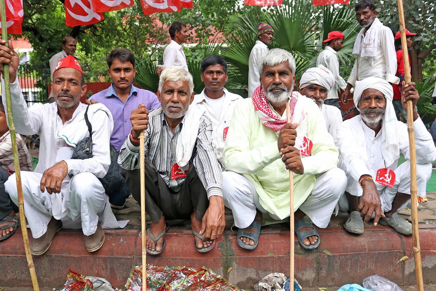 More than 500 farmers have come from several villages of Bulandshahr district in Uttar Pradesh. They are demanding the implementation of Swaminathan commission report. They said,"Even if someone becomes a politician once (gets elected) they get a pension for lifetime, but farmers who feed the country do not get any pension."