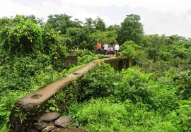 Aure Palheri: broken bridge, drowning hopes