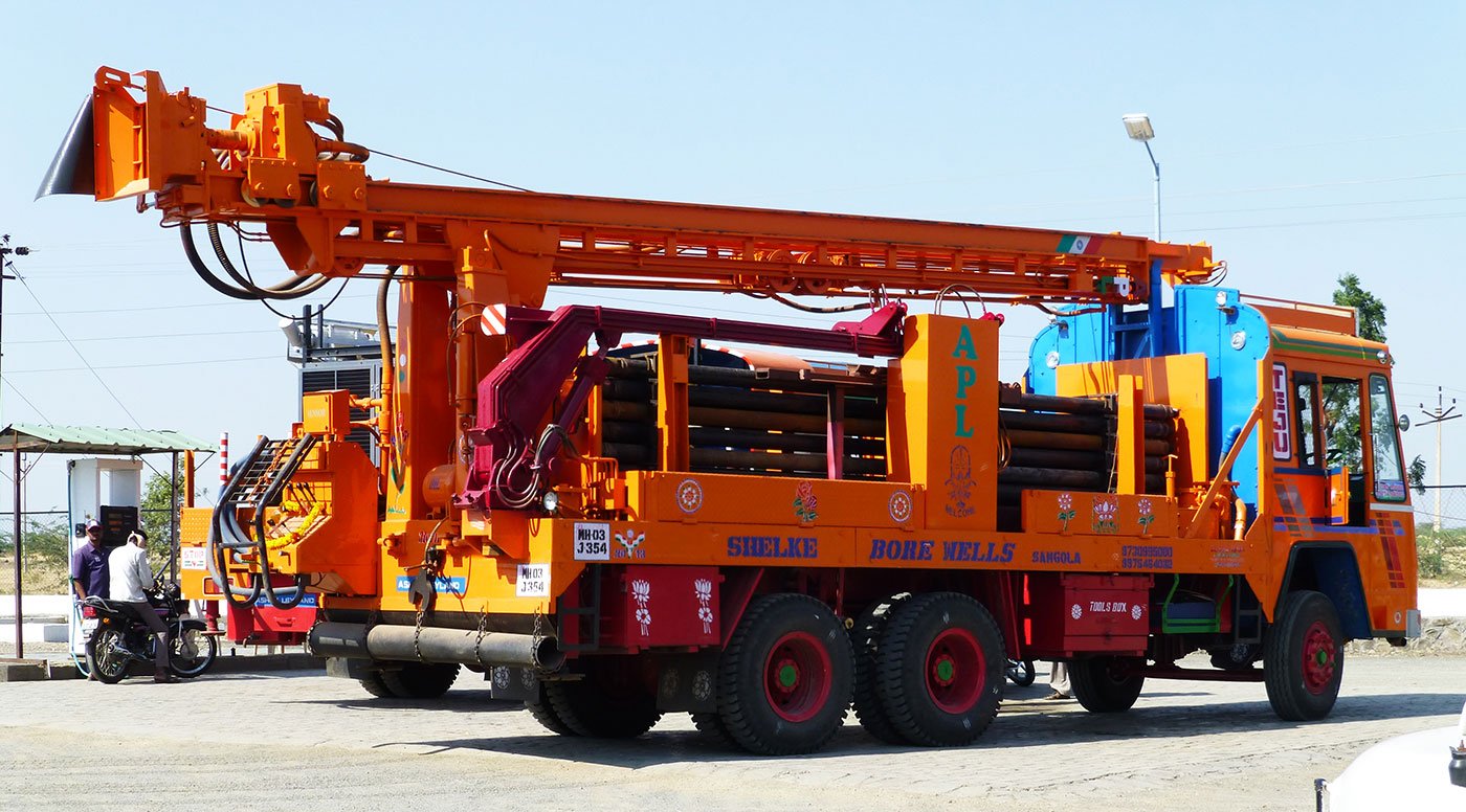 02-Shelke borewell rig-EV P1010483-PS-The Deep Water Crisis.jpg