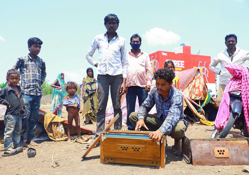 Left: Akash Yadav was stuck in Renapur with his wife Amithi, and daughters Damini and and Yamini. Right: Akash at work; his father Ashok (in pink shirt) looks on 

