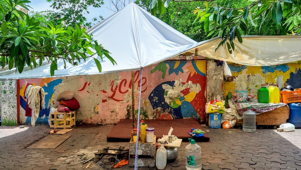 During the lockdown, Meena and her family – including her daughter Sangeeta and son Ashant – remained on the pavement, despite heavy rains