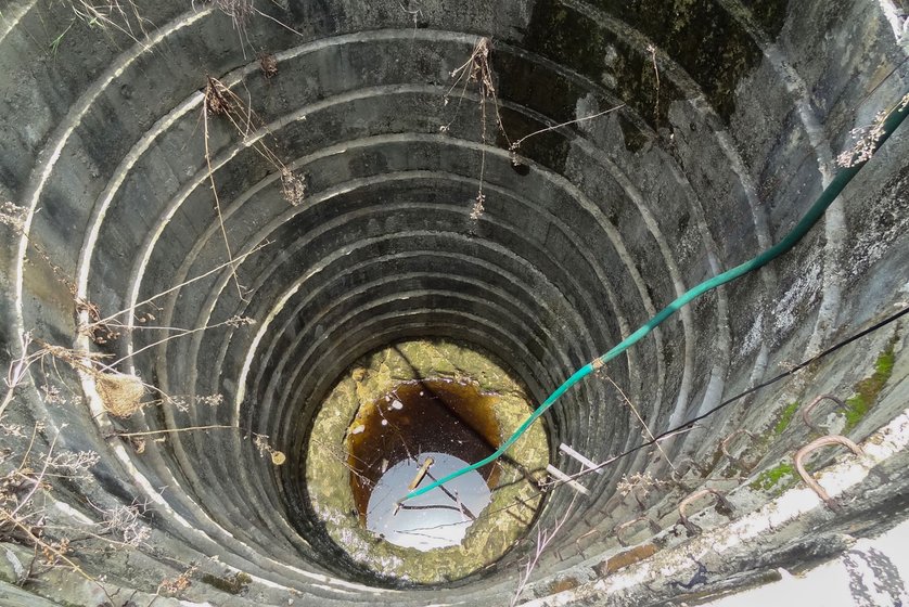 After their dug-well dried up (left), Durgabai Dighore’s family sank a borewell within the well two years ago. Borewells, people here say, are a new phenomenon in these parts. 