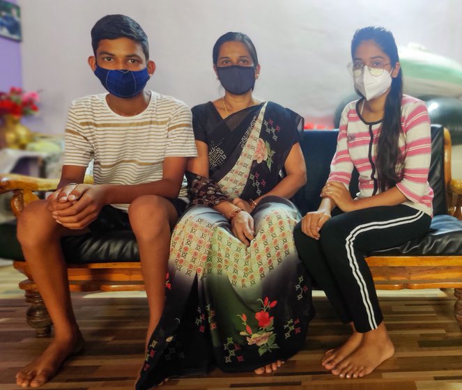 Suvarna Gangawane (centre) with her children, Kalyani (right) and Samvidhan