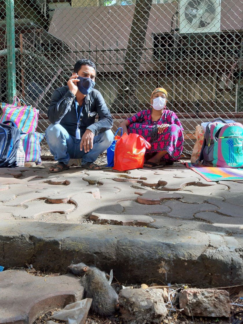 For two days, Satender (left) and Geeta Singh (right) from Solapur, lived on the footpath, where rats scurry around. Geeta has liver cancer, and her check-up on April 1 has been postponed

