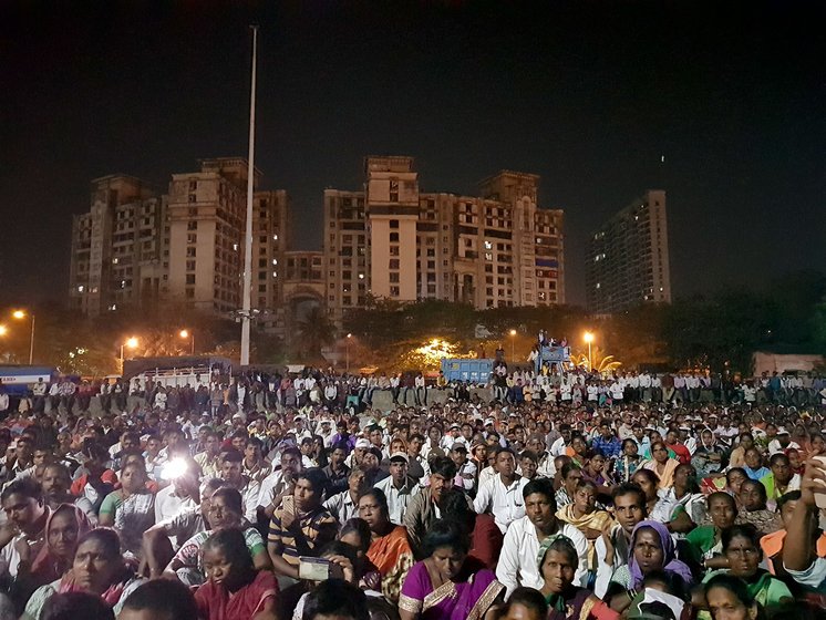 People at Jakat naka in Mulund