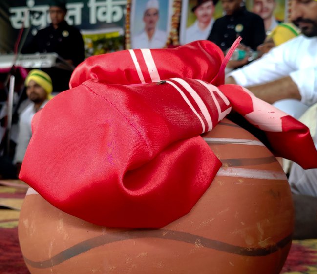 Left: The pot with mitti from Khatkar Kalan, ancestral village of Bhagat Singh just outside Banga town in Punjab's Shahid Bhagat Singh Nagar district. Right: Soil from Jallianwala Bagh, which Gen Dyer turned into a graveyard of innocent people in 1919