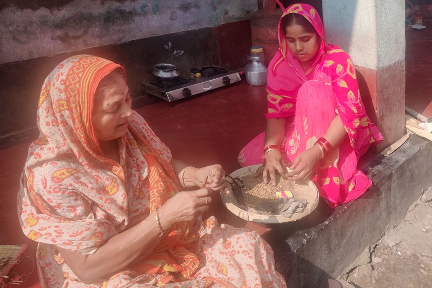 Saira Bewa and her daughter-in-law Rehana Bibi (in pink) rolling beedis. After five decades spent rolling, Saira suffers from many occupation-related health issues