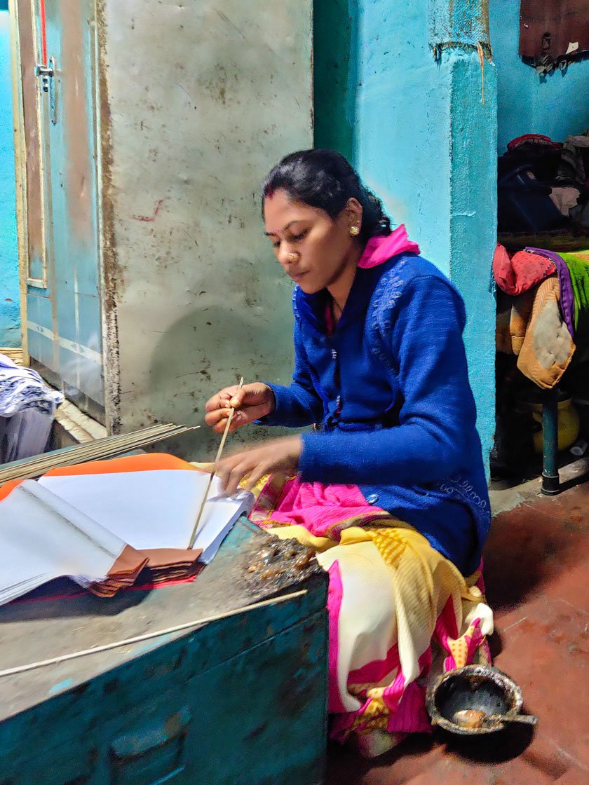 Jayaben glues the dhaddho (spine) to a kite