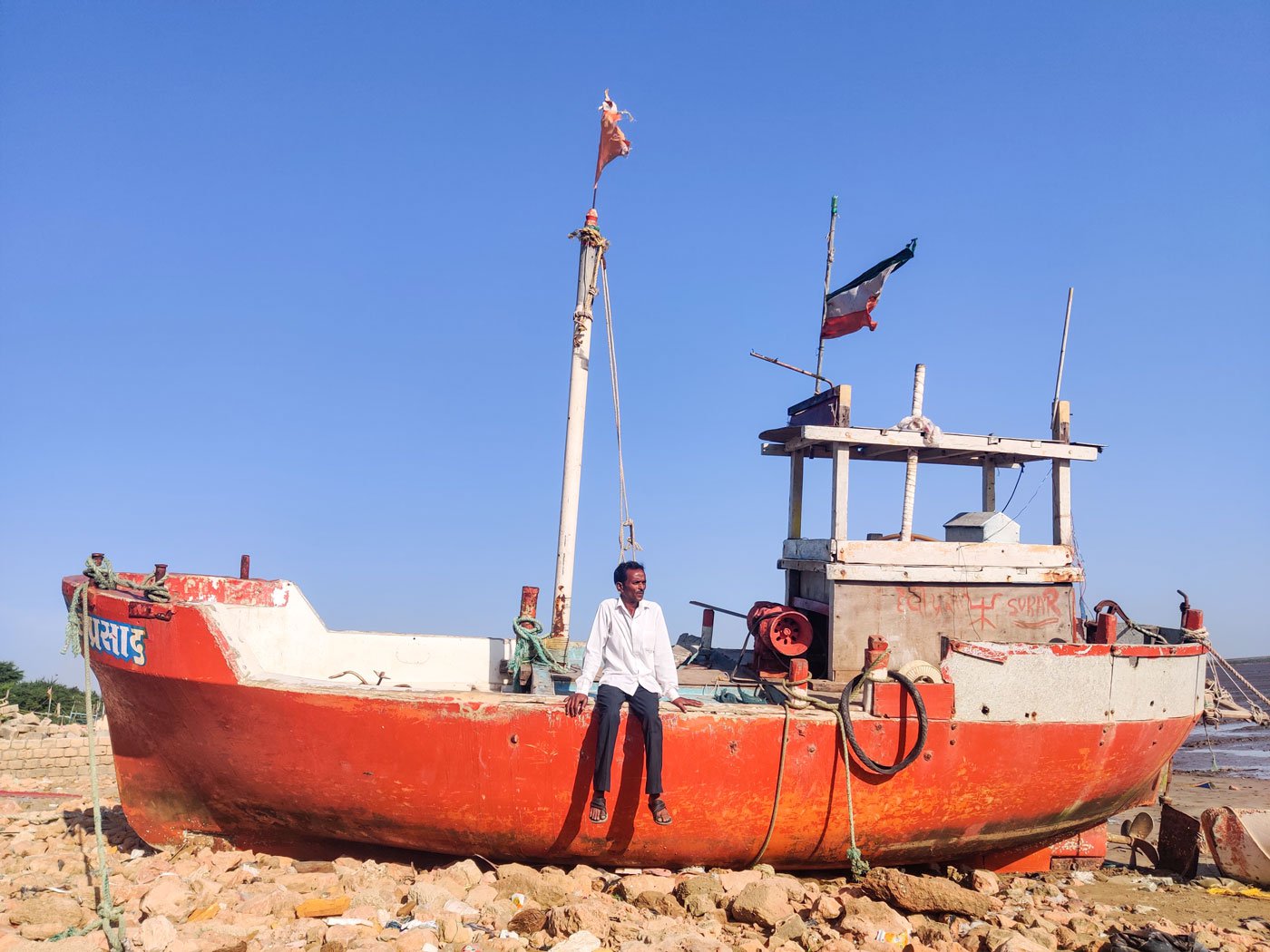 When one of Jeevanbhai Shiyal's workers suddenly felt chest pains onboard his trawler, they immediately turned back without catching any fish. The fuel expenses for that one trip cost Shiyal over Rs. 50,000