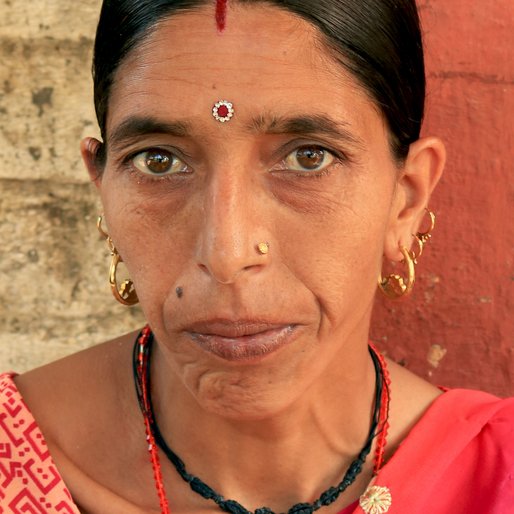 Priya is a Fruit vendor at Lakshman Jhula, Rishikesh from Arogi, Pratapnagar, Tehri Garhwal, Uttarakhand