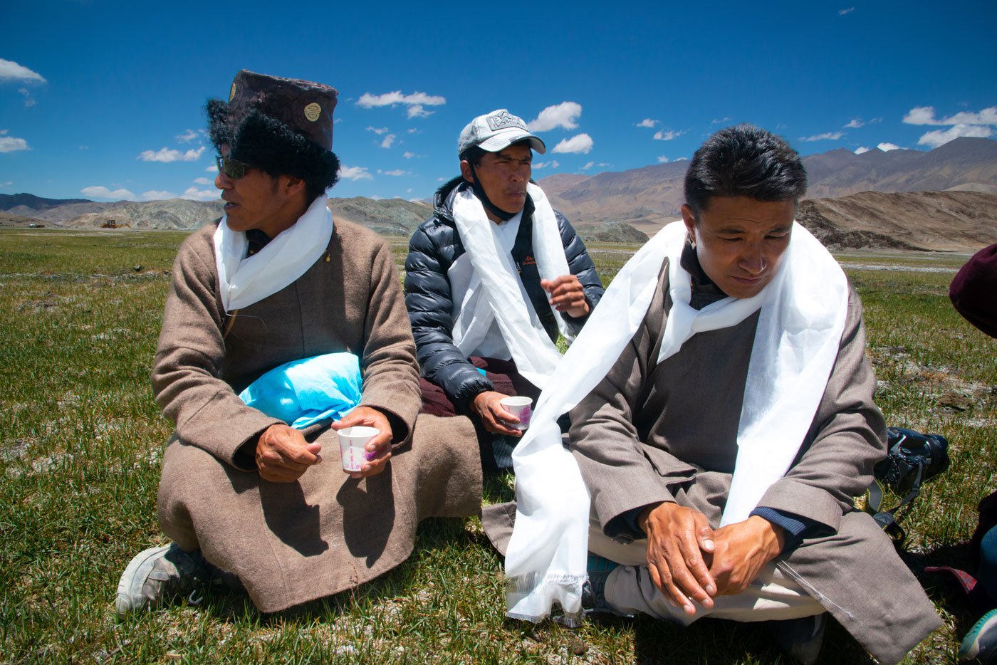 On their way to Shado village the procession takes a break to have buns, cold drinks and salt tea arranged by the people of Khuldo. Organising refreshments for the members of the procession is part of this festival's customs