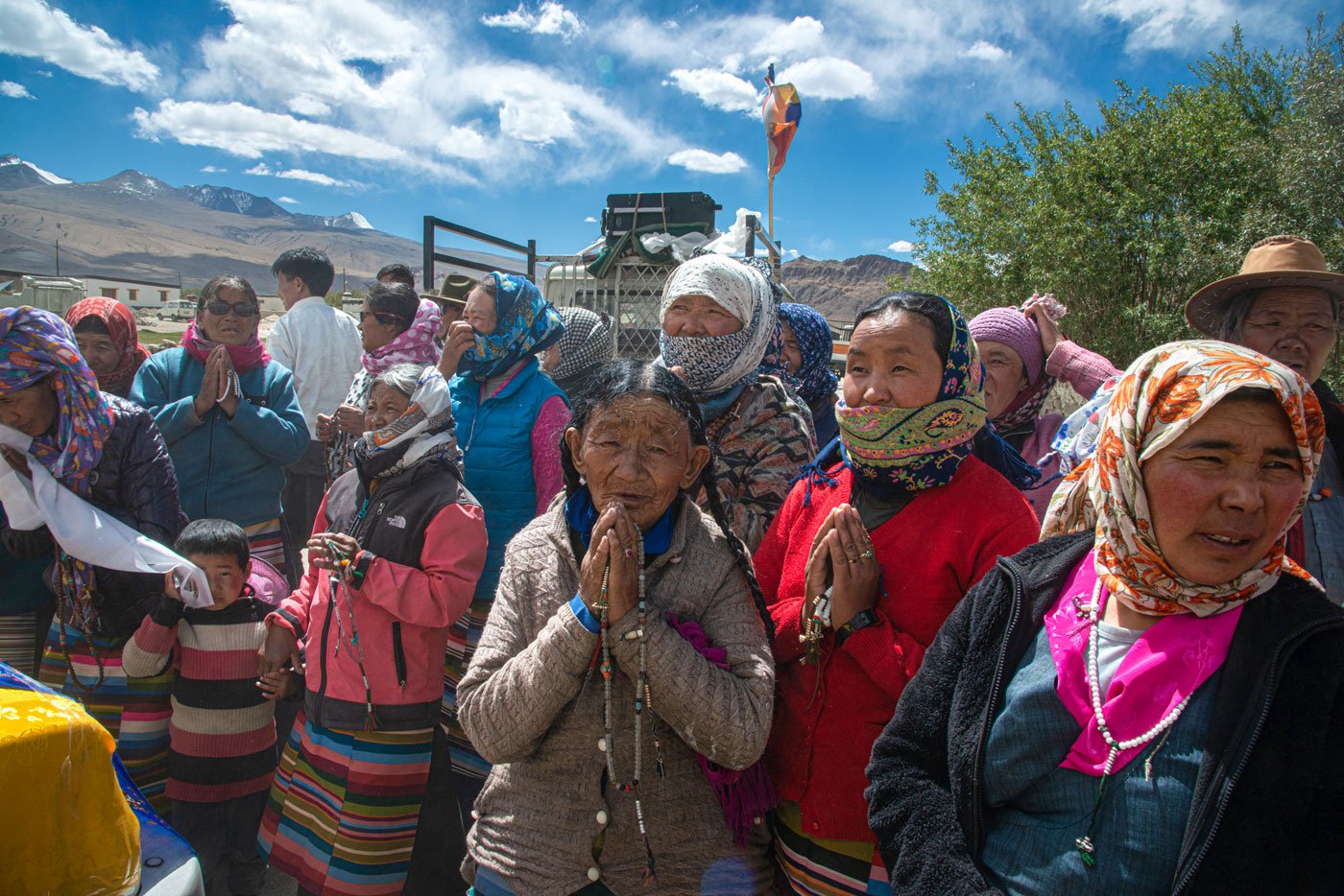 After Shado, the convoy reaches Punguk, another hamlet in Hanle valley. The villagers eagerly await the convoy’s arrival that afternoon