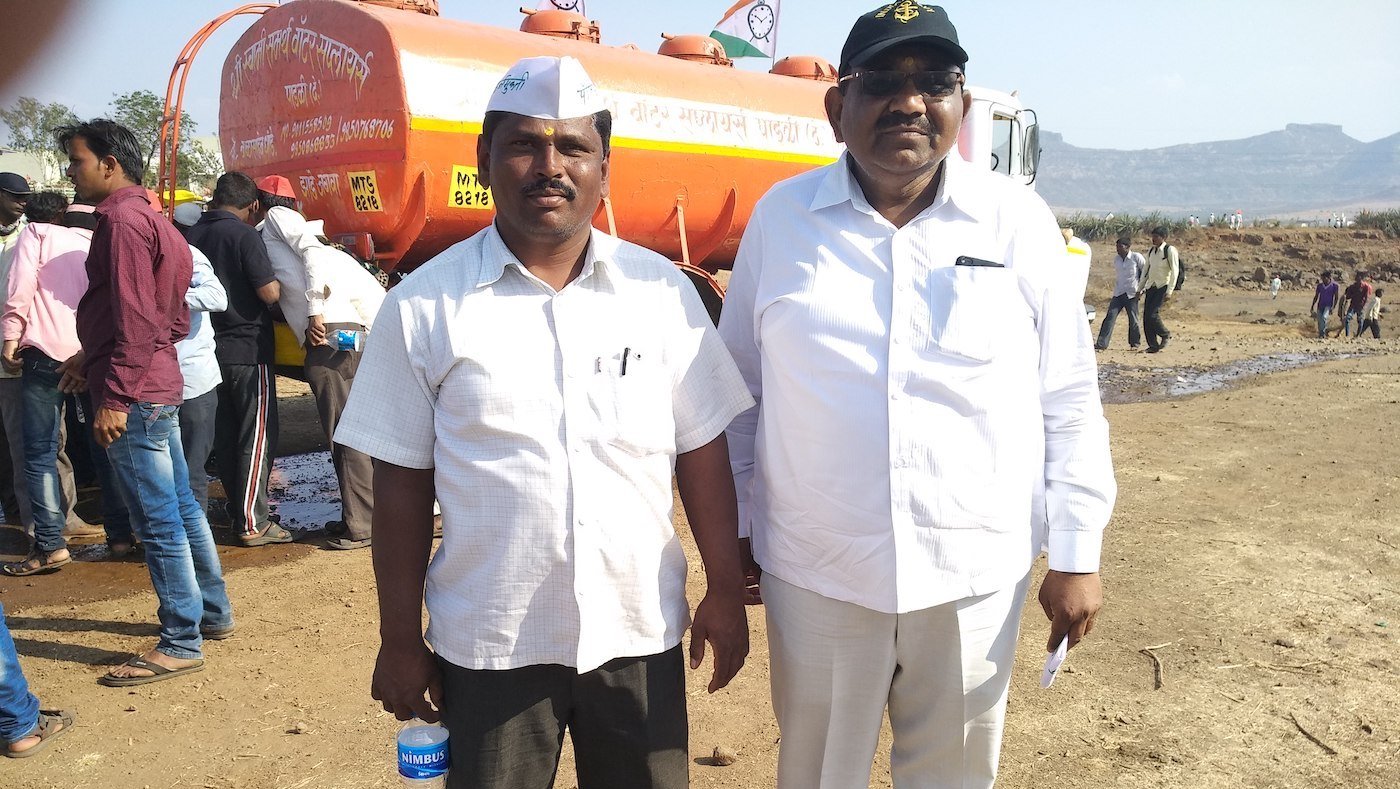 Two farmers during the march.