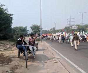 Bunty and his friend parked the cycle rickshaw on which they carry the vegetables, to shoot the video. 