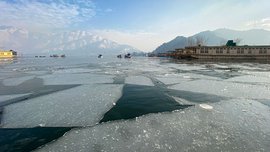 दल सरोवरः बुडत्या आरोग्यसेवेला थोडासा आधार