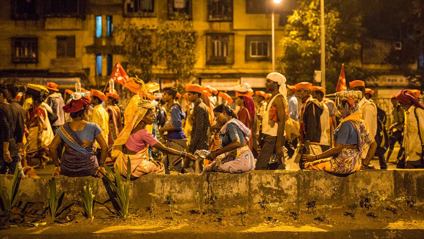 People on the Long March walking towards Azad Maidan, Mumbai