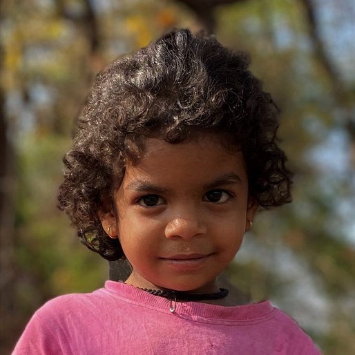 Anushka Savra is a Student at the local <em>anganwadi</em> from Kavatepada (hamlet), Vada (also listed as Wada), Palghar, Maharashtra