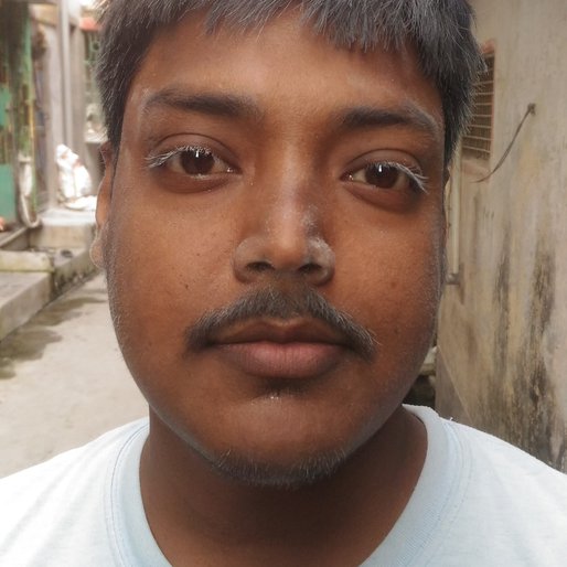 Bappa Nandi is a Conch bangle maker and seller from Barrackpore-I (town), Barrackpore-I, North 24 Parganas, West Bengal