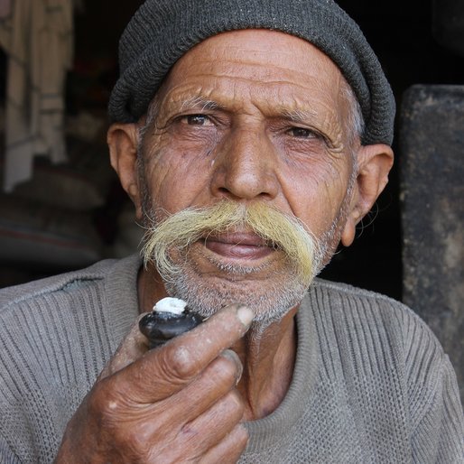 Sakraj Chuntlaj is a Farmer from Jhaloda, Kadi, Mahesana, Gujarat