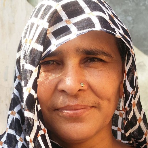 Santosh Krishan is a Cooks mid-day meals at the <em>anganwadi</em> from Bichpari, Mundlana, Sonipat, Haryana