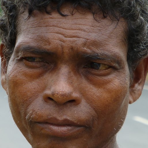 PANDU KUNIYAR is a Firewood seller; marginal farmer from Kandoli, Bhagmunda Panera, Bastanar, Bastar, Chhattisgarh